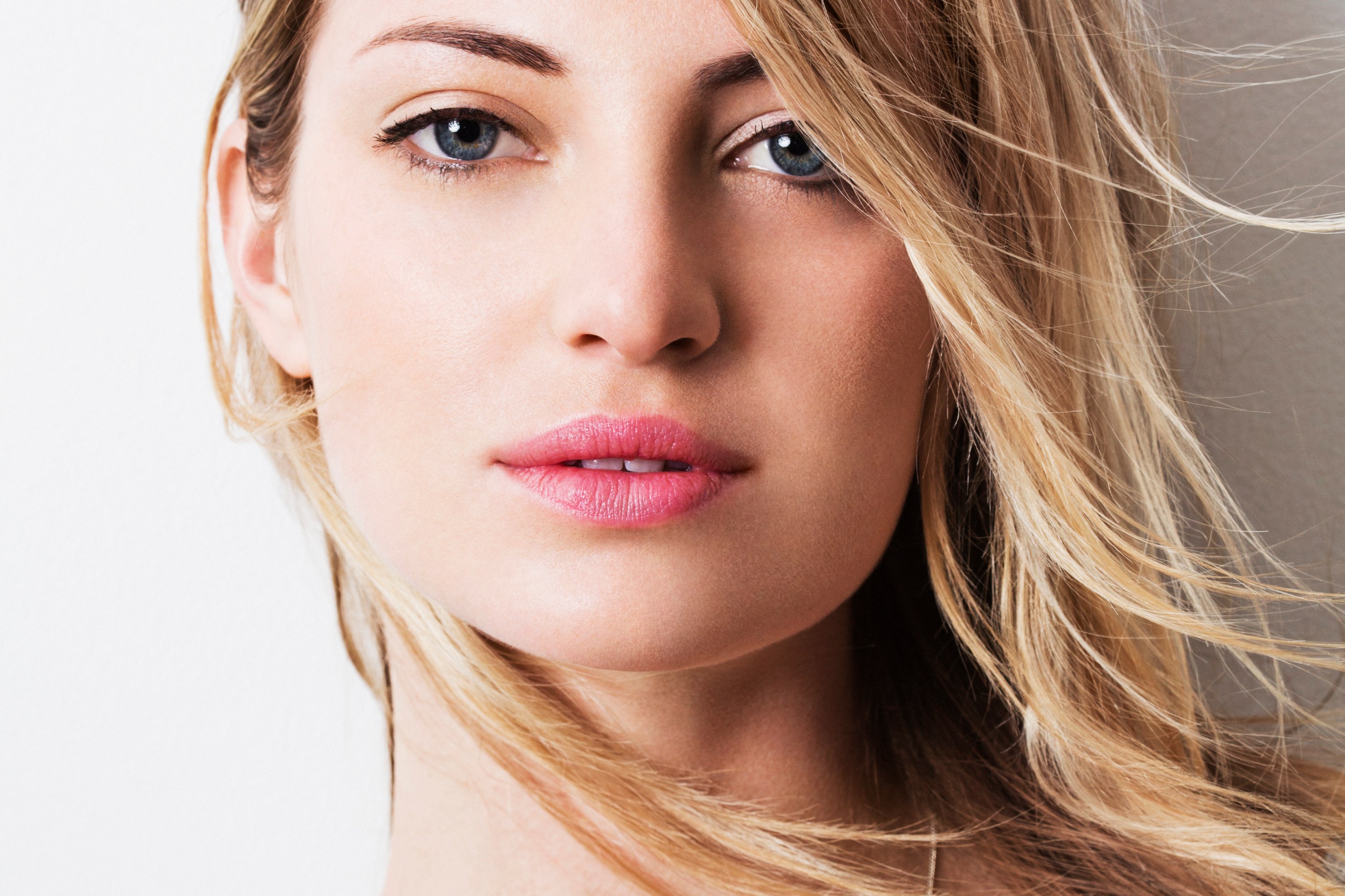 Instant Makeover: This Finishing Spray Gives You Chic, Tousled Hair
