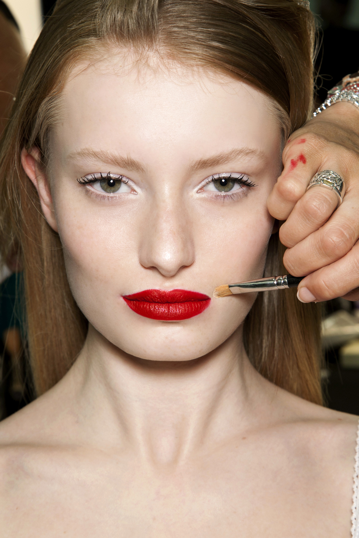 How to Skirt the Fine Line Between Dewy and Greasy Skin