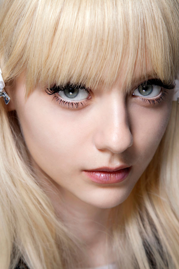 How to Quickly Give Straight Hair Texture