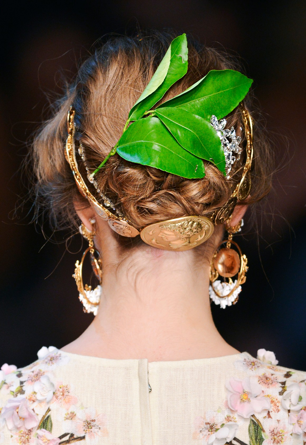 Backwards Headband: Try the Trend With These Accessories