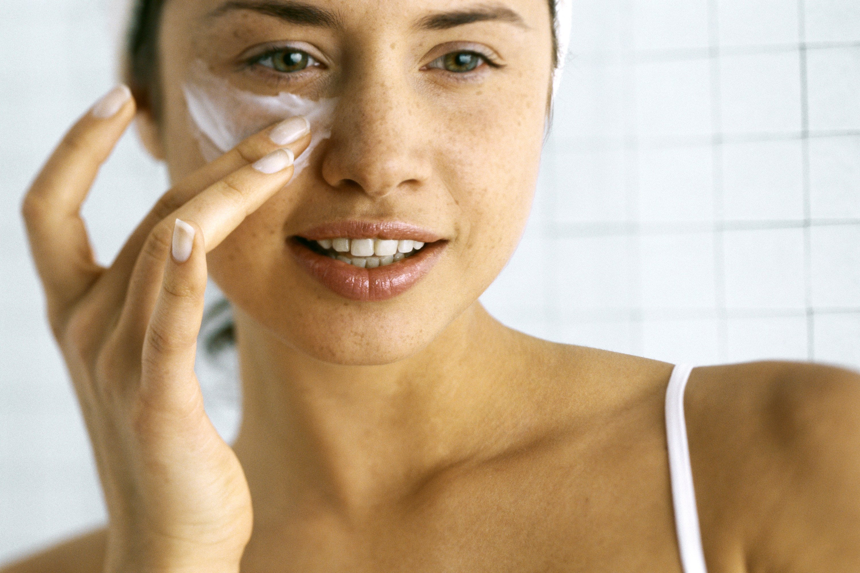 How to Take Your Makeup Off the Right Way: Expert Tips