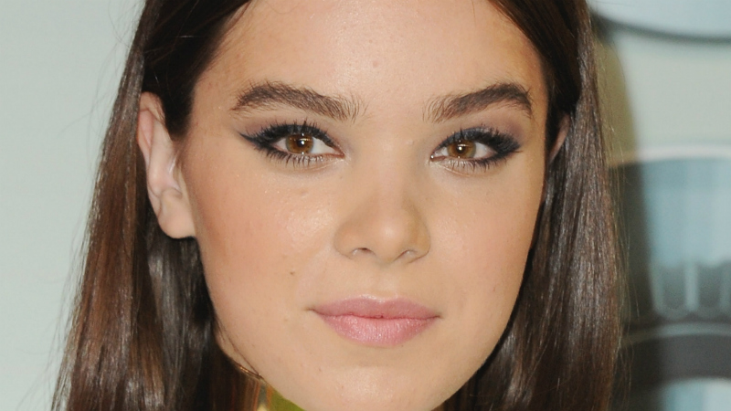 hailee steinfeld vmas 2015 cat eyes