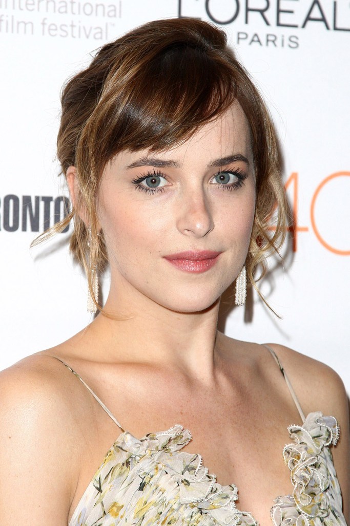 dakota-johnson-side-bangs