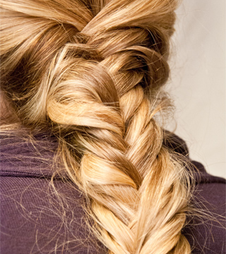 How Get Emily Blunt's Entire Golden Globes Hair and Makeup Look