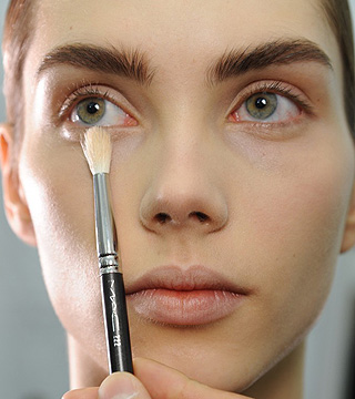 How Use Concealer Cover Up Zit, Dark Circles and More