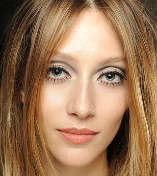 How Wear Emerald On Your Eyes