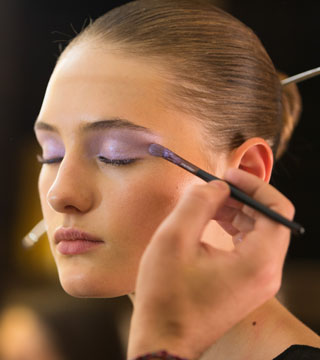 5 Ways to Temporarily Color Your Hair for Halloween