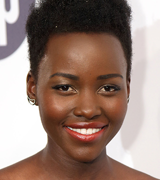 How to Skirt the Fine Line Between Dewy and Greasy Skin