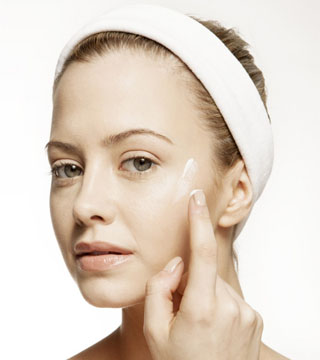 CeraVe Hyaluronic Acid Serum is Dewy, Summer Skin in a Bottle