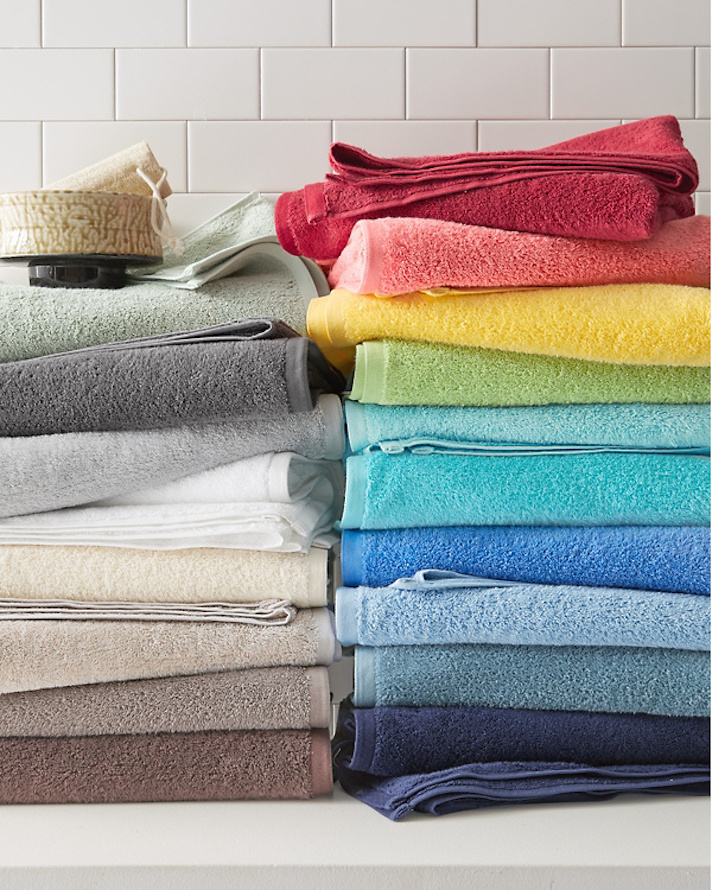 STYLECASTER | Small Bedroom Decorating Tips