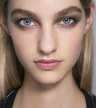 How to Create a Smokey Eye Makeup Look for Summer