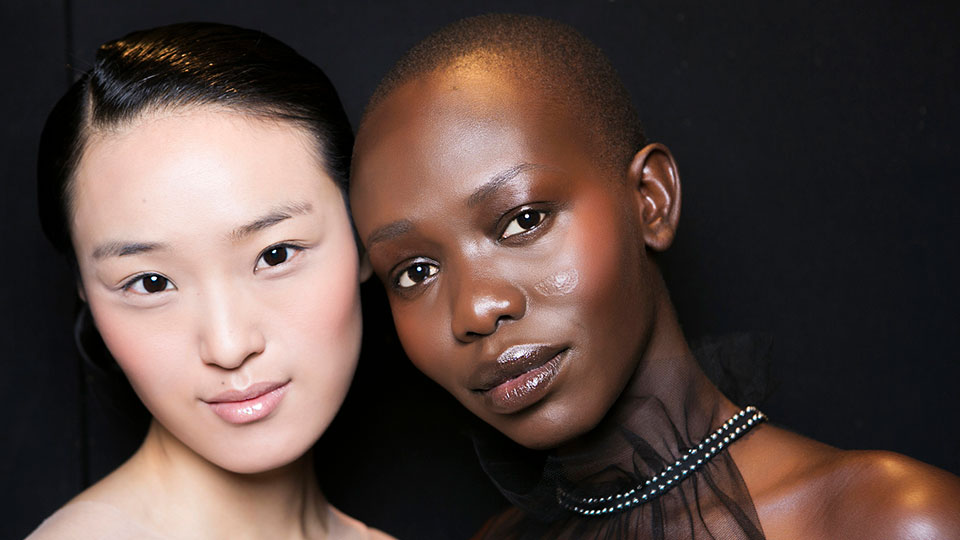 What Your Tinder Bio Says, According to Your Zodiac Sign