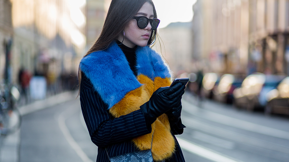 fur scarf street style