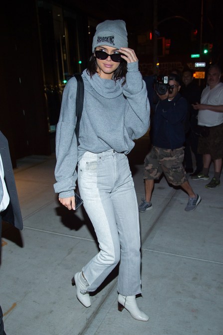 Kendall Jenner Style: Kendall wearing a slouchy sweater and jeans with a beanie in New York City in 2017.