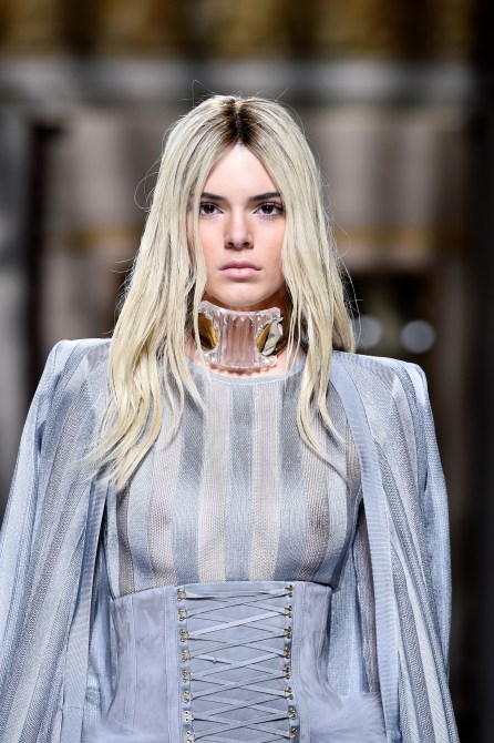 Kendall Jenner Hair: Kendall sports straight blonde hair