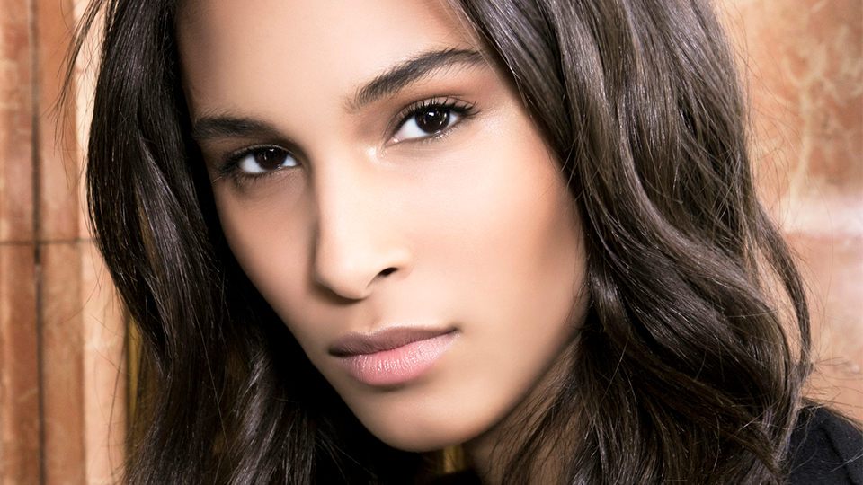 The Absolute 12 Best Frizz-Fighting Hair Products