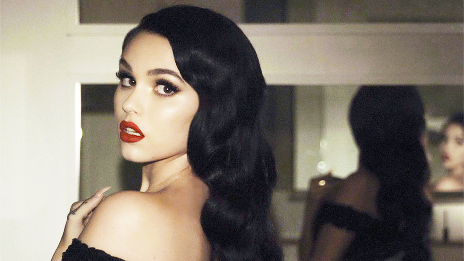 Taylor Swift's 'Bejeweled' Music Video Makeup Is Glittery Perfection