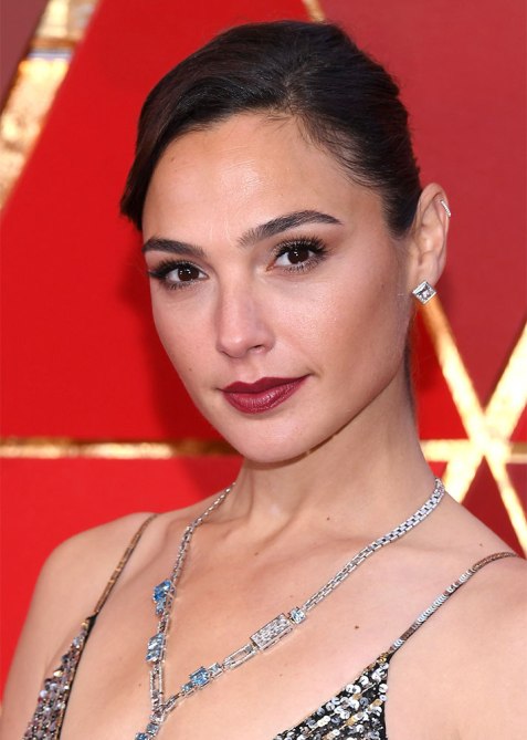 STYLECASTER | Oscars 2018 Beauty Looks | Gal Gadot