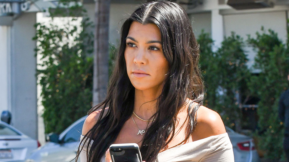 Busy Philipps Denies Airbrushing Moles on Magazine Cover