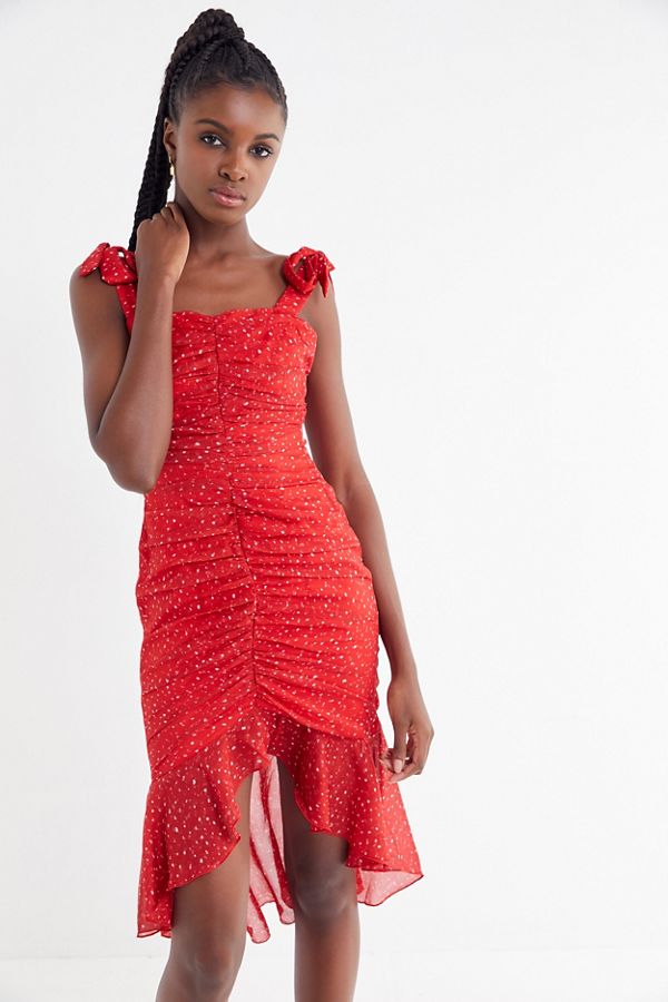 STYLECASTER | Ruching is One 80s Trend That’s Actually Flattering; Here’s How to Wear it in 2019