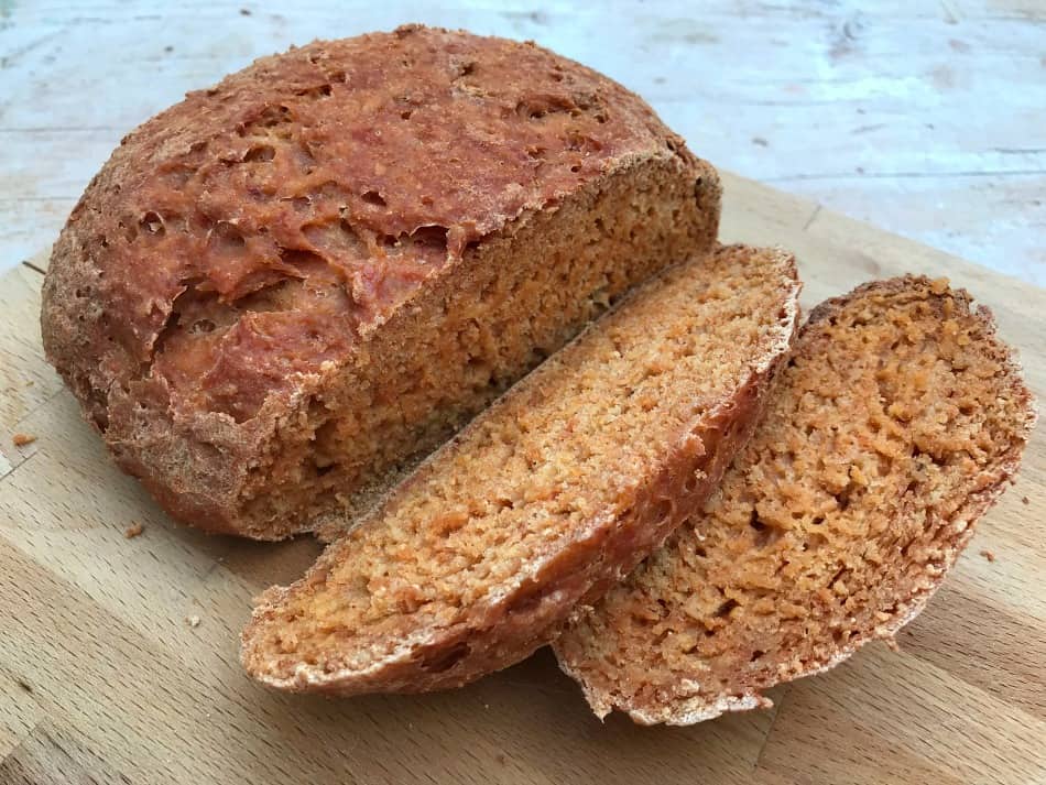 STYLECASTER | 17 Slow-Cooker Breads That Honestly Kind of Blow My Mind | Tomato Paprika Bread