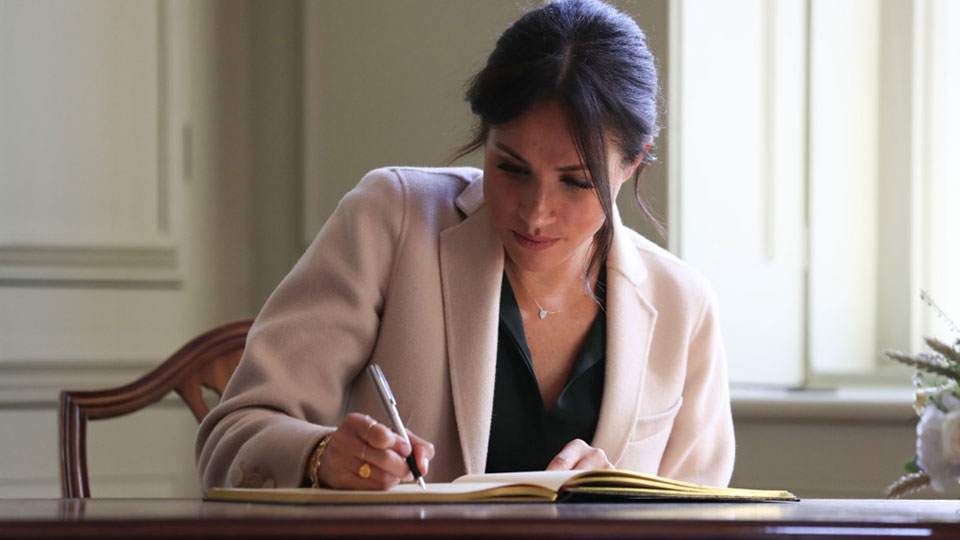 Kate Middleton, Meghan Markle & Princess Diana Handwriting Comparison