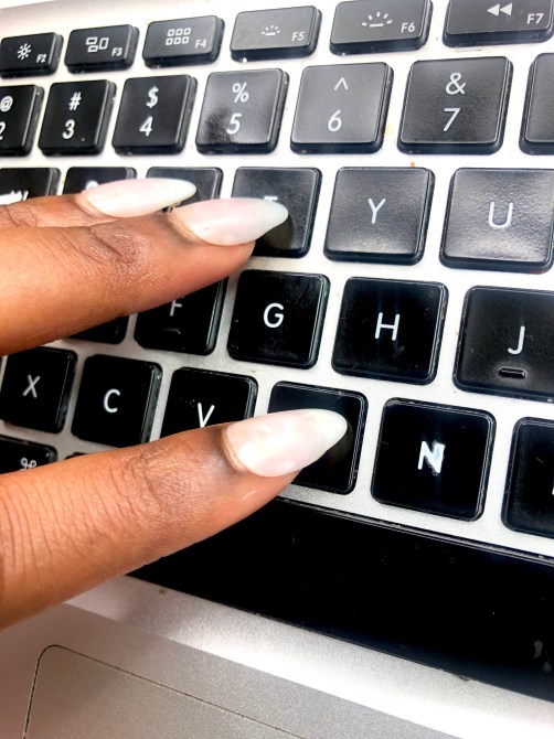 Acrylic-Nail-Hacks-Typing
