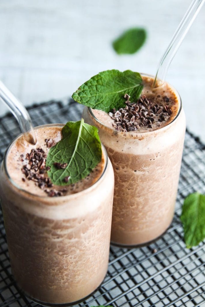 STYLECASTER | 17 High-Protein Smoothies with 3-Ingredients or Less | Chocolate Mint Smoothie