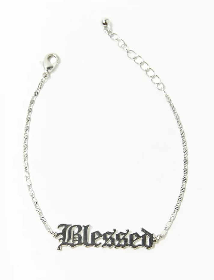 STYLECASTER | Word and Name Jewelry Is Having a Moment, Because Carrie Bradshaw Is a Forever Fashion Icon