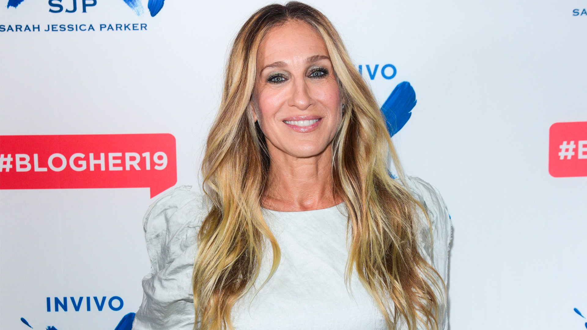 STYLECASTER | Sarah Jessica Parker Just Blessed Us With the Perfect Fall Transitional Outfit