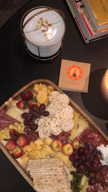 Kylie-Jenner-Friendsgiving-1