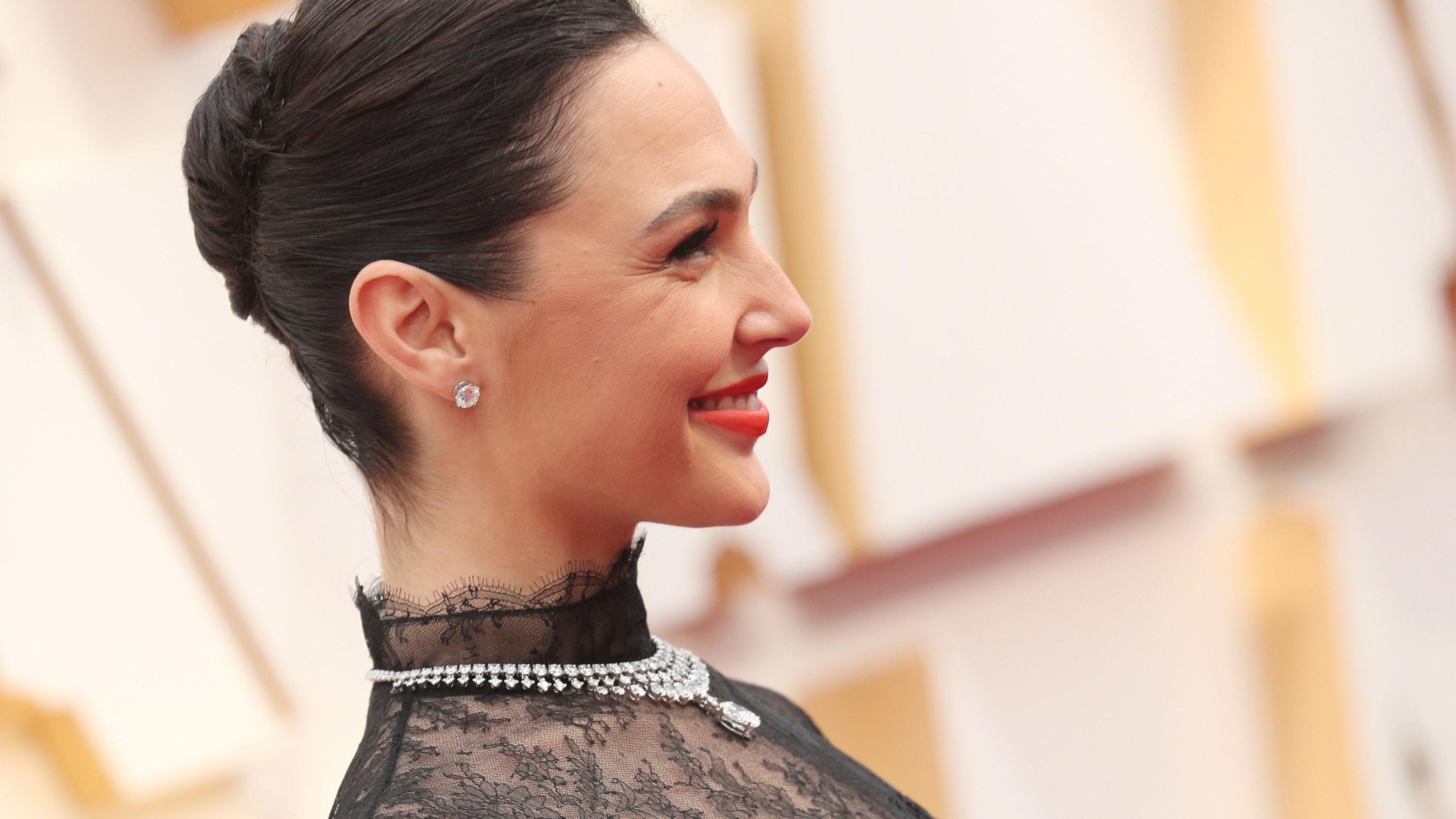 gal gadot oscars 2020 necklace
