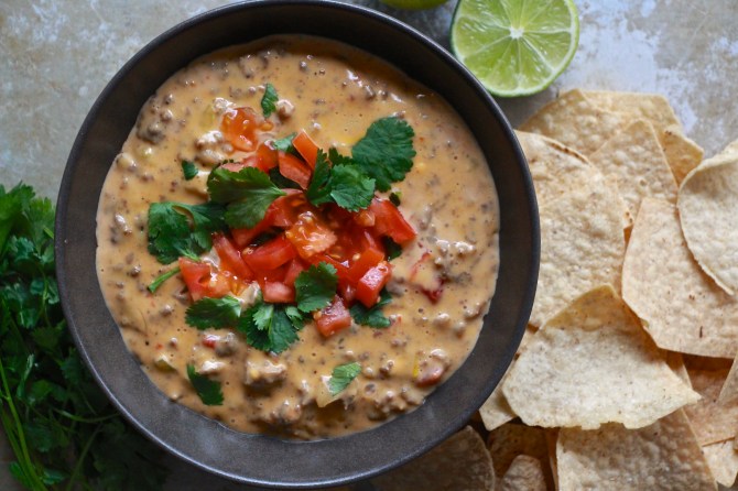 STYLECASTER | easy summer slow cooker recipes | slow cooker chili con queso