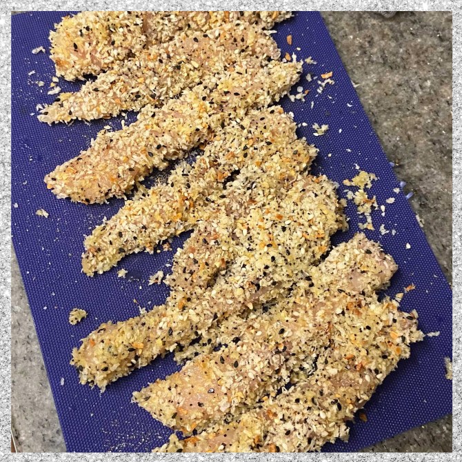 STYLECASTER | everything bagel chicken tenders air fryer recipe