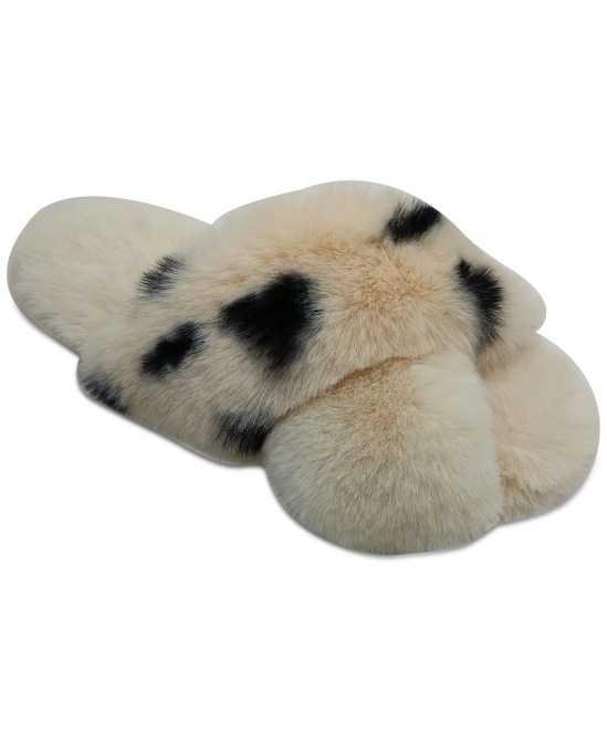 STYLECASTER | Hailey Bieber fuzzy slippers