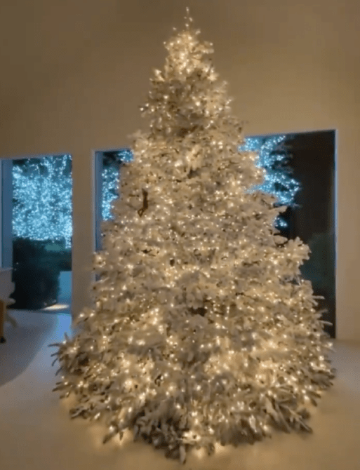 kim-kardashian-christmas-decorations-2020