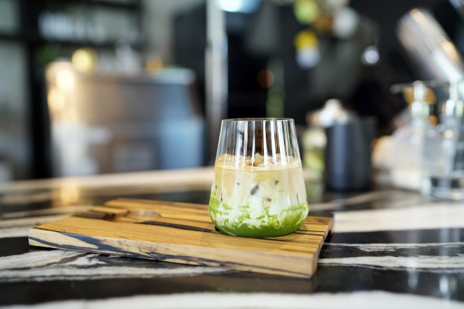 STYLECASTER | Iced Matcha Latte Recipe