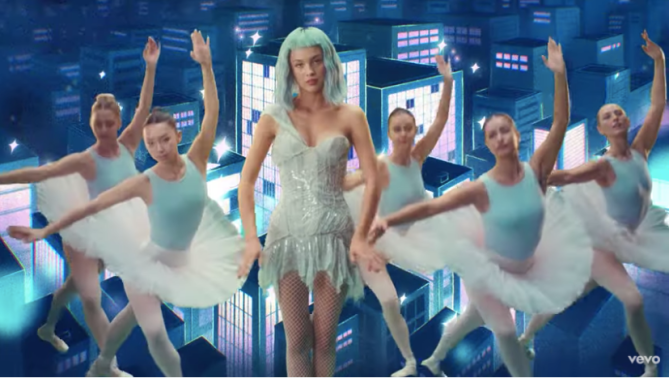 Olivia Rodrigo green hair