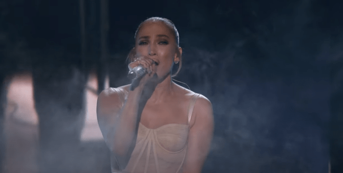 STYLECASTER | J Lo Boobs AMAs