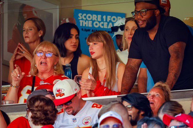 Taylor Swift watches the Kansas City Chiefs and the Chicago Bears with Donna Kelce.