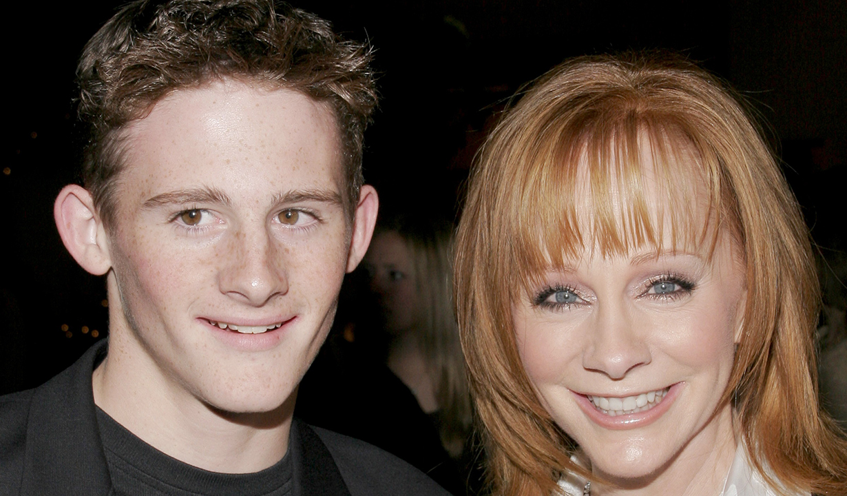 UNITED STATES - NOVEMBER 30:  The 7th Annual Family Television Awards in Beverly Hills, United States on November 30, 2005 - Reba McEntire with her son Shelby at the 7th Annual Family Television Awards at the Beverly Hilton.  (Photo by Mike FANOUS/Gamma-Rapho via Getty Images)