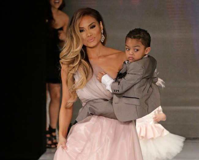 50 Cent's ex Daphne Joy carries their son Sire in fashion week. 