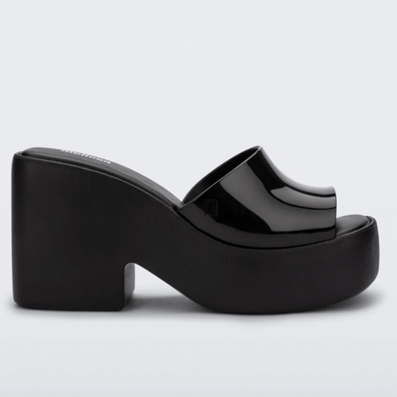 7 Best Sandal Trends For 2024: Shop Flip Flops, Mules, and Slingbacks