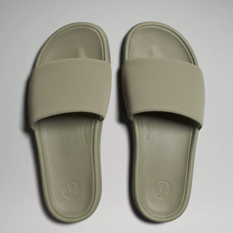 7 Best Sandal Trends For 2024: Shop Flip Flops, Mules, and Slingbacks