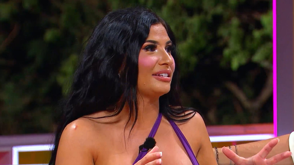 LOVE ISLAND USA -- "Aftersun" Episode 611 -- Pictured: Hannah Smith -- (Photo by: Peacock)