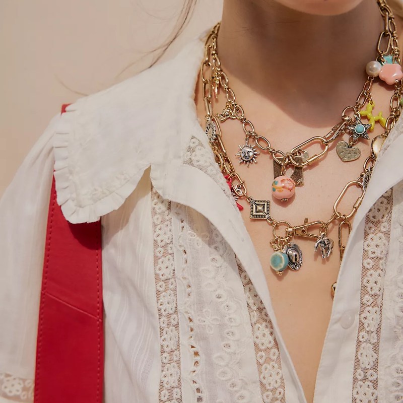 Necklace Trends 2025: Chunky Chains, Pearls, & More