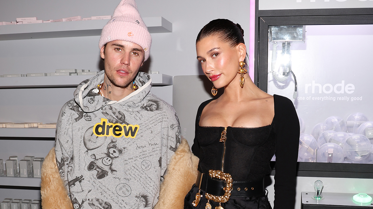 HOLLYWOOD, CALIFORNIA - JANUARY 14: Justin Bieber and Hailey Bieber attend OBB Media’s Grand Opening of OBB Studios on January 14, 2023 in Hollywood, California.