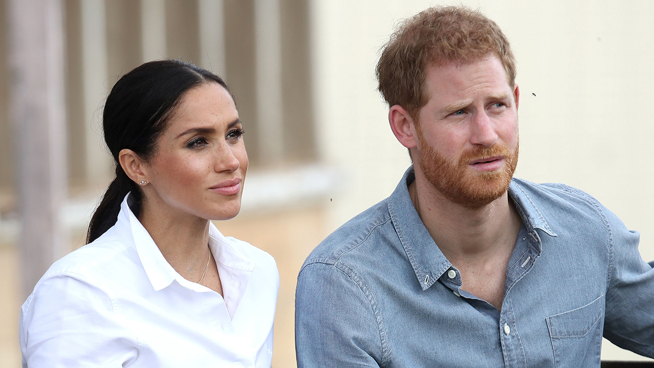 DUBBO, AUSTRALIA - OCTOBER 17: Prince Harry, Duke of Sussex and Meghan, Duchess of Sussex visit a local farming family, the Woodleys, on October 17, 2018 in Dubbo, Australia. The Duke and Duchess of Sussex are on their official 16-day Autumn tour visiting cities in Australia, Fiji, Tonga and New Zealand.