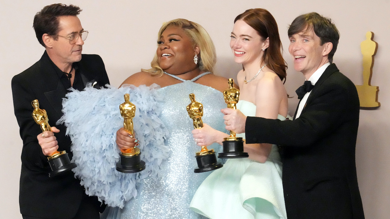 2024 Oscar winners Robert Downey Jr., Da'Vine Joy Randolph, Emma Stone, and Cillian Murphy will present at the 2025 ceremony. Learn how to watch the Oscars 2025 live for free to see them pass the torch to this year's winners.