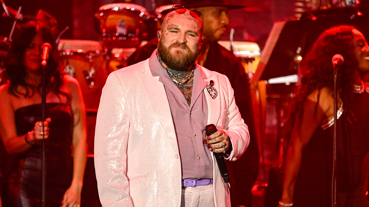 Teddy Swims at Clive Davis’ and the Recording Academy’s Pre-GRAMMY Gala at The Beverly Hilton on February 01, 2025 in Los Angeles, California.